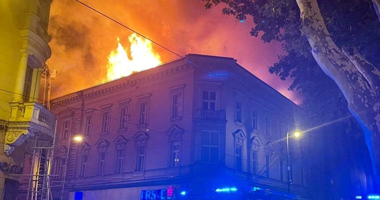 VIDEO I FOTO Lokaliziran požar u strogom centru Zagreba, gorio krov stambene zgrade