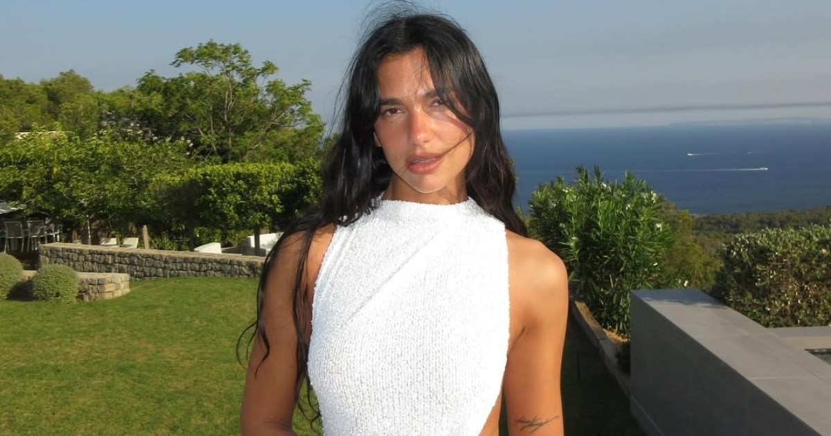 Slavlje na Ibizi: Dua Lipa u bijeloj haljini koja otkriva više nego što skriva