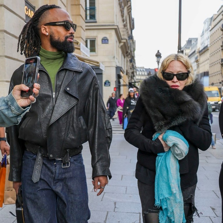 Madonna i 37 godina mlađi dečko Akeem Morris privlačili poglede u Parizu