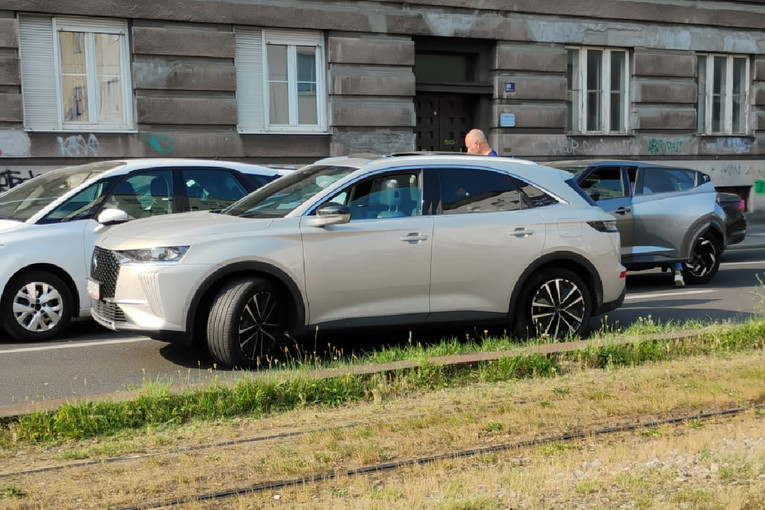 Sudar tri auta na križanju Zvonimirove i Šubićeve u Zagrebu