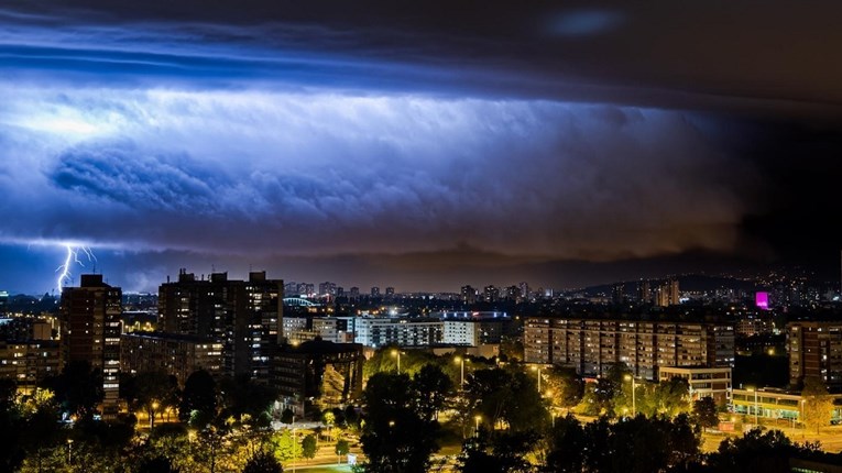 FOTO Pogledajte kakav se oblak jučer stvorio nad Zagrebom