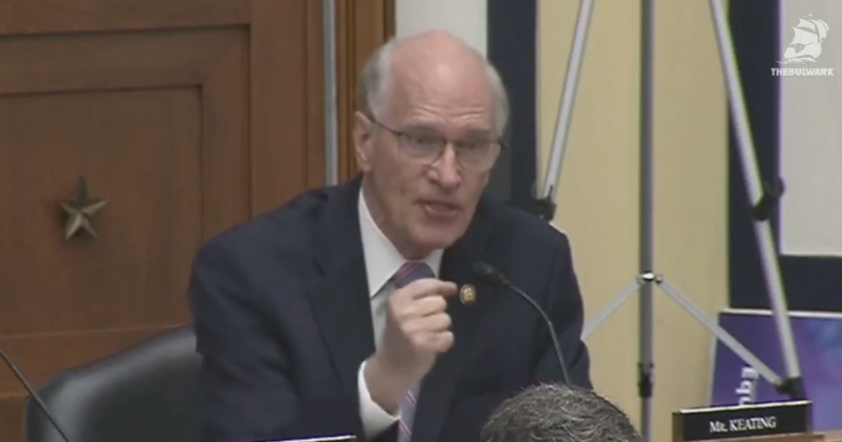 Kongresnik o Hegsethovim opravdanjima ubojstava: Nikad nisam čuo toliko sra*a