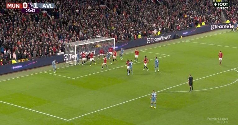 Amaterske reakcije Unitedove obrane. Pogledajte Villin gol u tri poteza