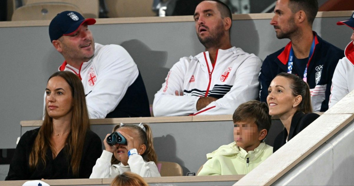 Dadilja djece Novaka Đokovića privukla pažnju u Parizu, s Jelenom pratila meč