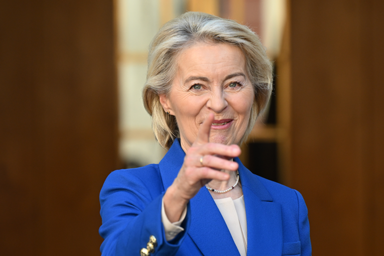 Europarlamentarci pisali Von der Leyen. "Izvrši maksimalan pritisak na Trumpa"