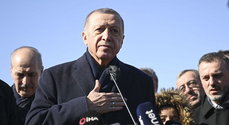 Turci pogođeni potresom žale se na manjak resursa. Erdogan: Ne slušajte provokatore