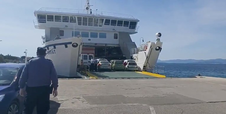 VIDEO Brač se vraća na strože mjere, mještani s otoka bježe trajektima