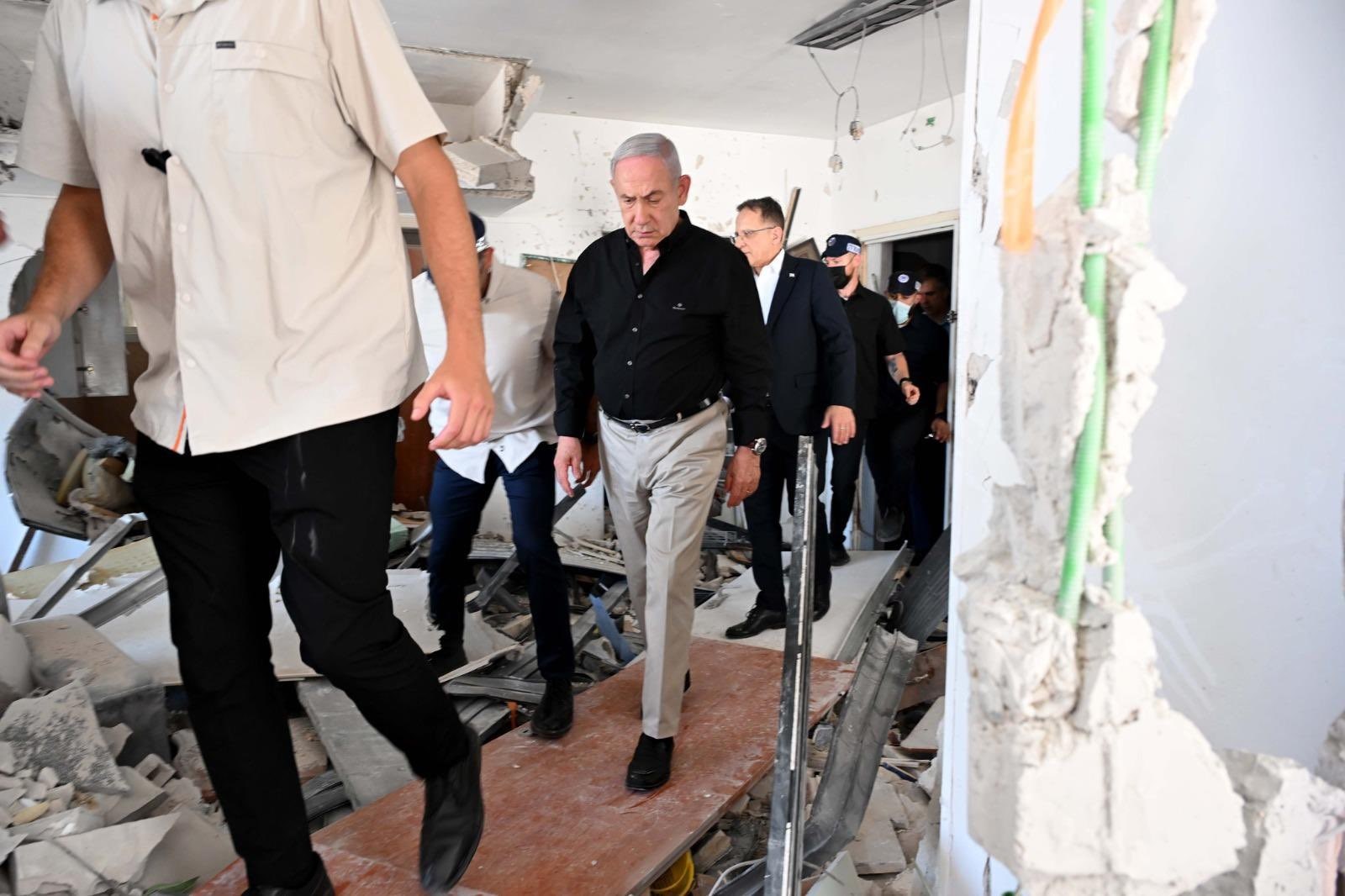 Netanyahu posjetio napadnuti grad, okupljeni mu pjevali "Bibi, kralj Izraela"