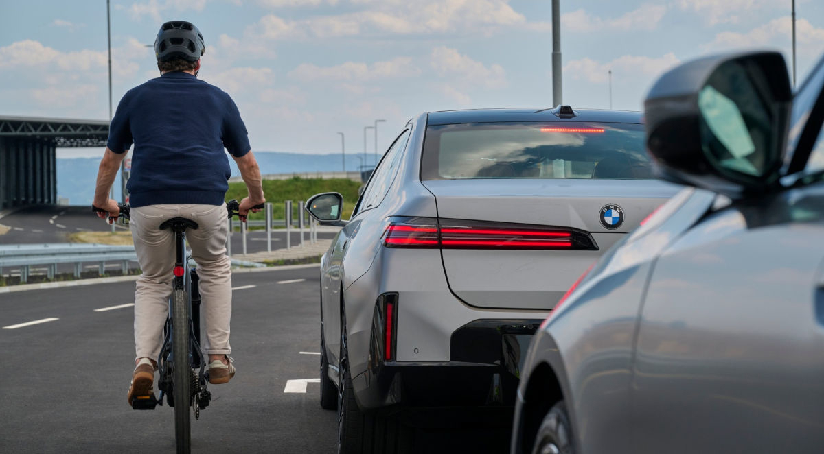 BMW Neue Klasse uvodi tehnologiju koja sprječava otvaranje vrata pred biciklistima