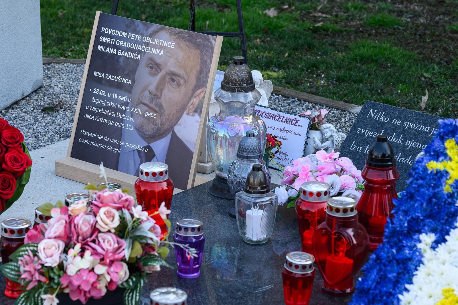 VIDEO I FOTO Ovako danas izgleda Bandićev grob