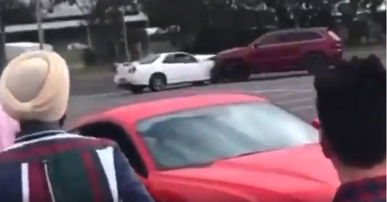 VIDEO Htio je ispasti faca, a onda se zabio u skupocjeni auto