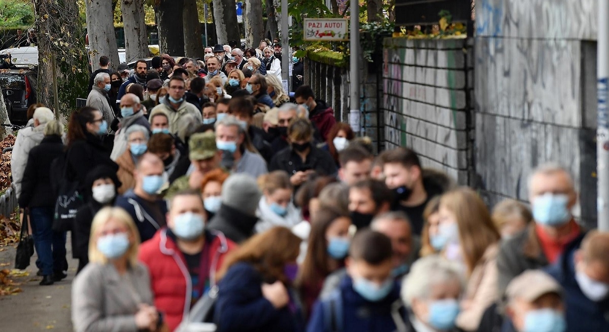 FOTO Otvoreno 8 novih punktova za cijepljenje u Zagrebu. Pogledajte gužve