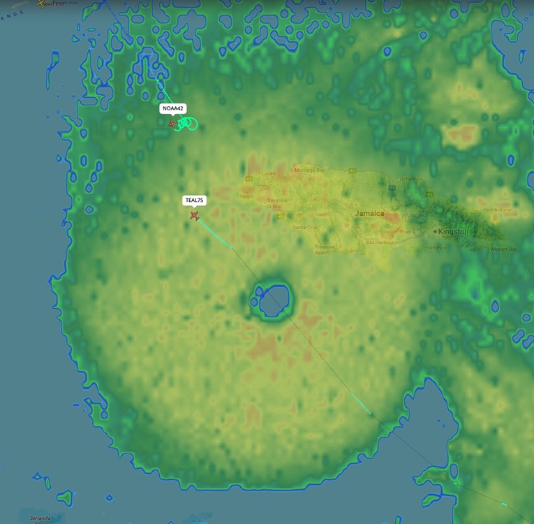 Avion uletio u oko uragana kod Jamajke, ljudi hvale pilota: "Ozbiljna hrabrost"