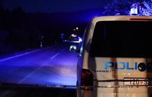 Detalji sinoćnje nesreće: Auto s troje iz BiH pretjecao kolonu, vozač (22) poginuo