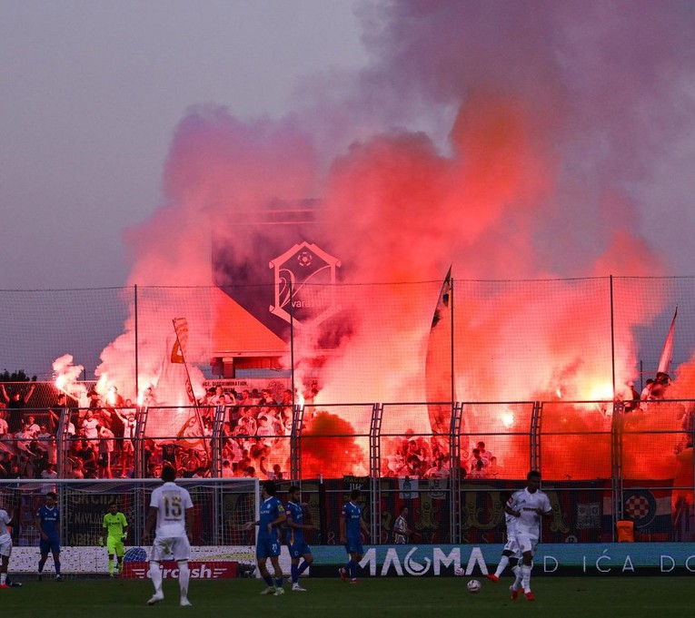 Hajduk najavio dvoboj na Poljudu. Fanovi: Nije problem što je Zapad 40 eura, klauni?
