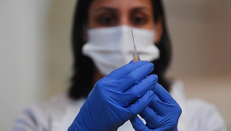 Pfizer testira treću dozu cjepiva protiv korone