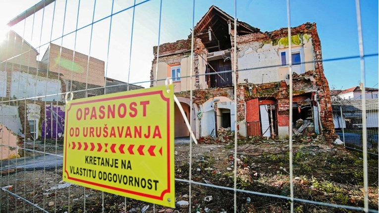 FOTO I VIDEO Bliži se godišnjica potresa u Petrinji. Ovako grad izgleda danas