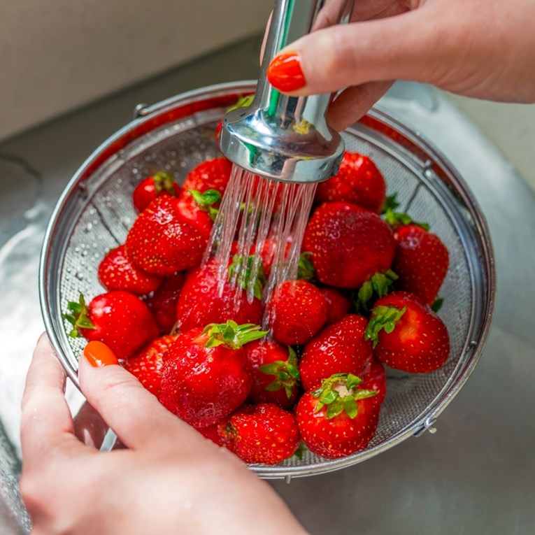 Kako temeljito očistiti jagode? Donosimo pet provjerenih metoda
