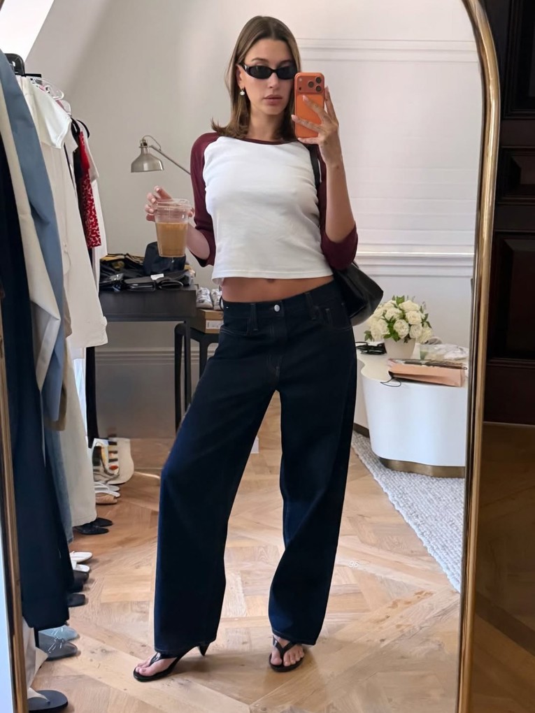 Hailey Bieber pokazala kako sportsku majicu pretvoriti u elegantan komad