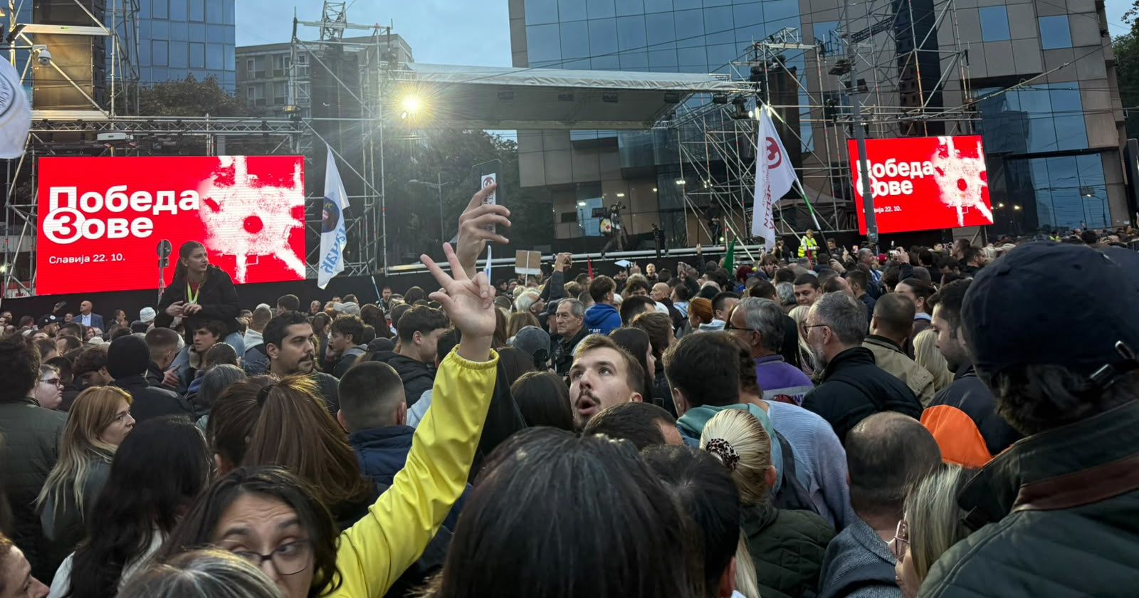 VIDEO Veliki skup studenata na trgu u Beogradu, Vučić držao govor u dvorani