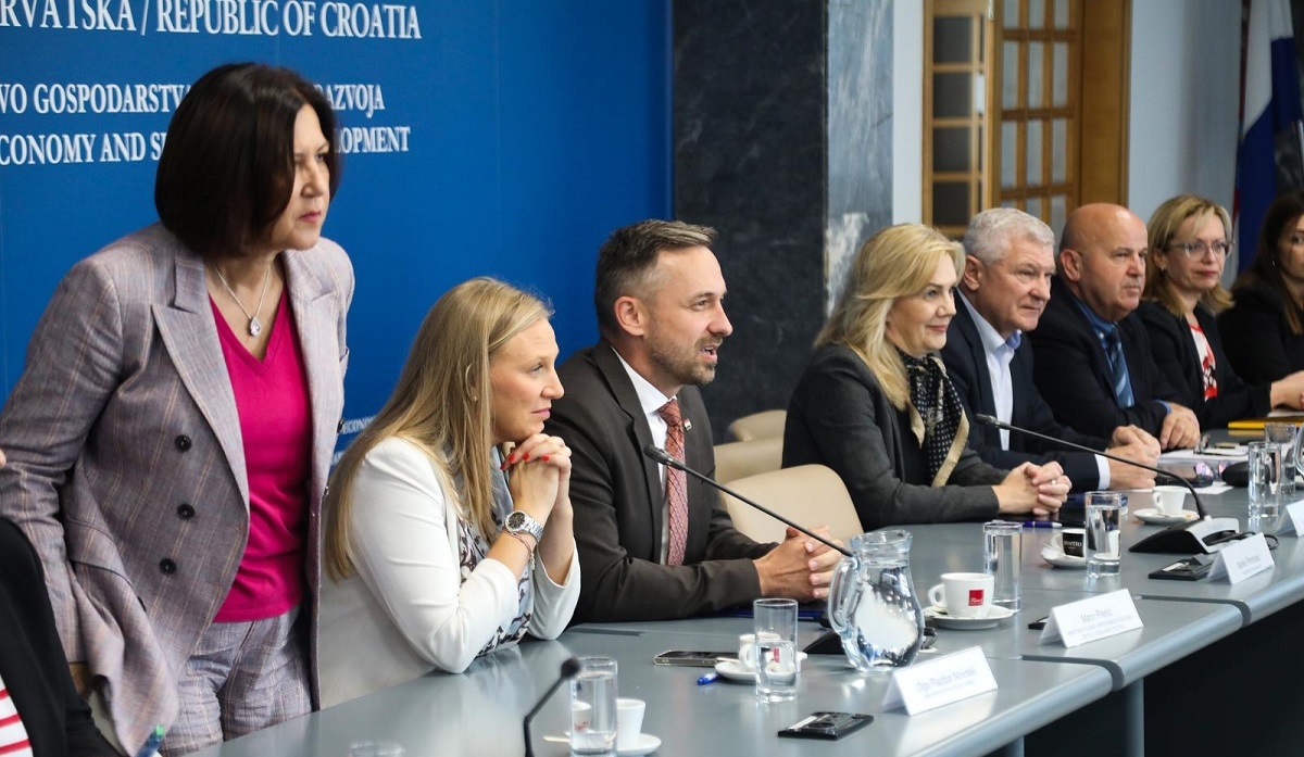 Sindikati državnih službi zadovoljni vladinom ponudom o povećanju osnovice 5 posto