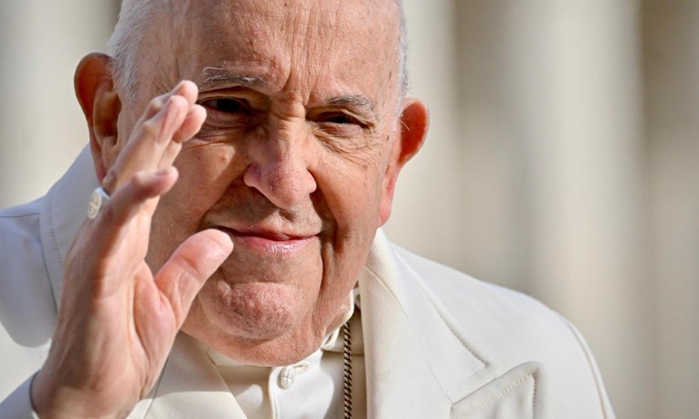 Papa: Nemam dovoljno ozbiljne razloge da bih razmišljao o odricanju od službe