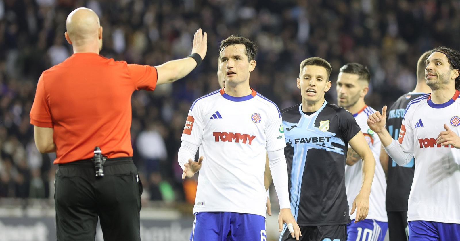 UŽIVO Isključeni igrač i trener Rijeke. Sanchez poludio i ušao u teren