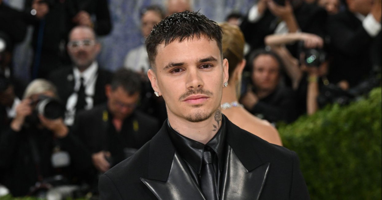 Romeo Beckham na Met Gali u odijelu inspiriranom BDSM fotografom