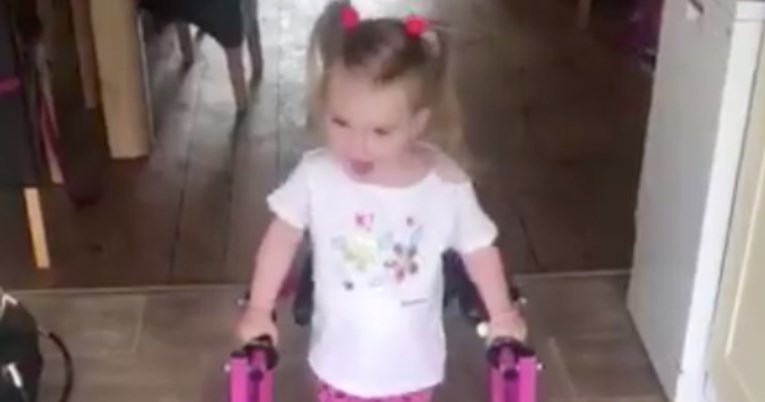 Djevojčica kojoj su liječnici rekli da nikad neće hodati napravila prve korake