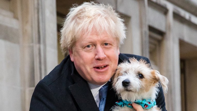 Johnsona brine romantični nagon njegovog psa u Downing Streetu