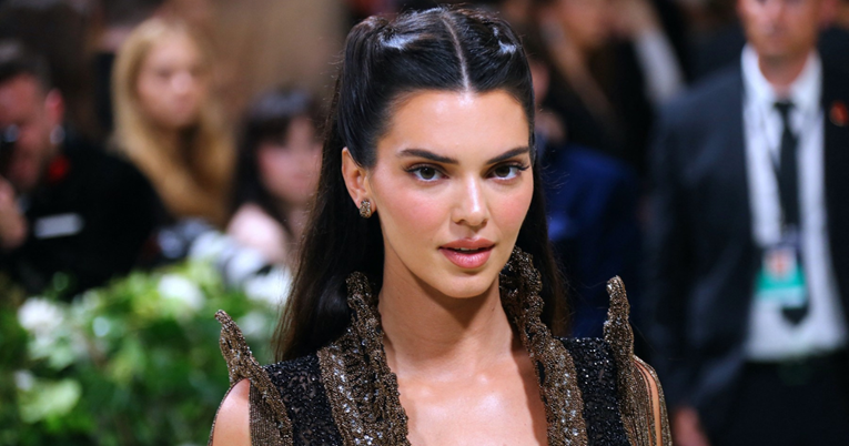 Kendall Jenner mamila uzdahe svojim Met Gala izgledom. Evo što je koristila od šminke