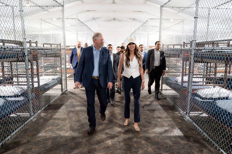 NYT: Florida planira zatvoriti migrantski centar "Aligator Alcatraz"