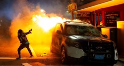 Kaos u SAD-u: U pucnjavi ranjeno pet policajaca, napadnuta postaja, neredi posvuda