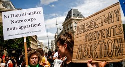 Francuski parlament želi pravo na pobačaj staviti u ustav. Podržava ih i Macron