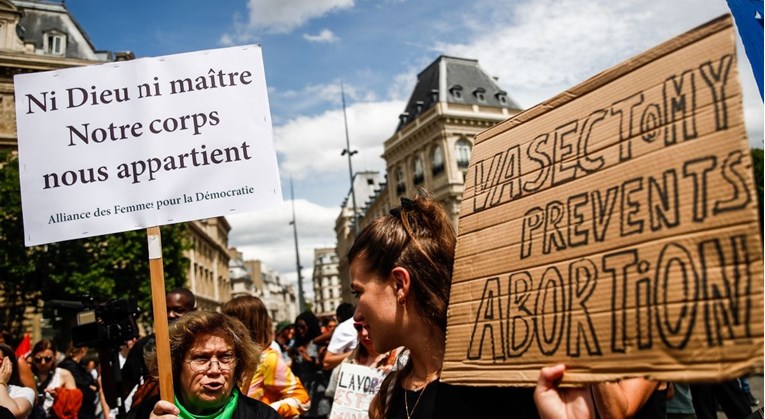 Francuski parlament želi pravo na pobačaj staviti u ustav. Odluka je sada na Senatu