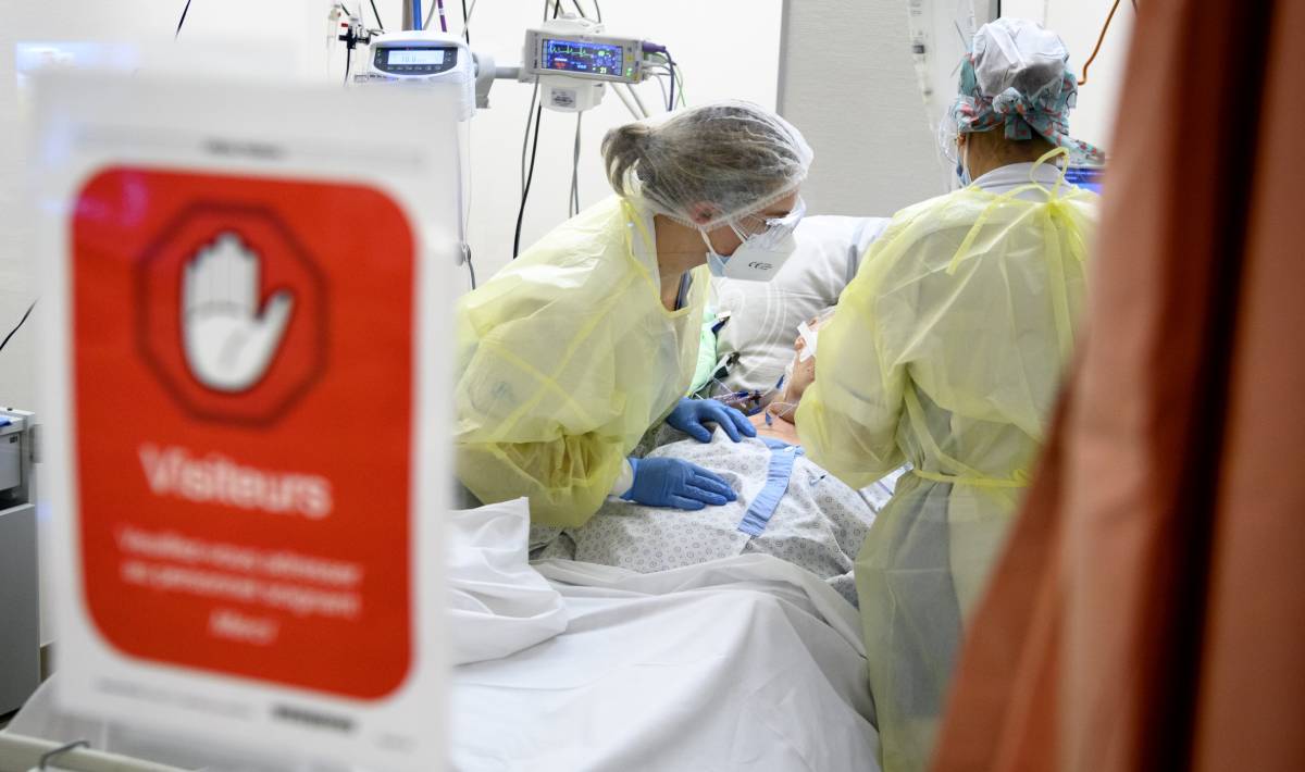 U SAD-u 100.000 novozaraženih, 64% više hospitalizacija nego početkom listopada