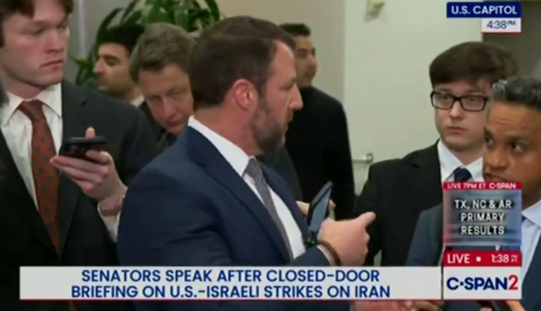 MAGA senator: Ovo nije rat. Novinar: Maloprije ste rekli da je rat