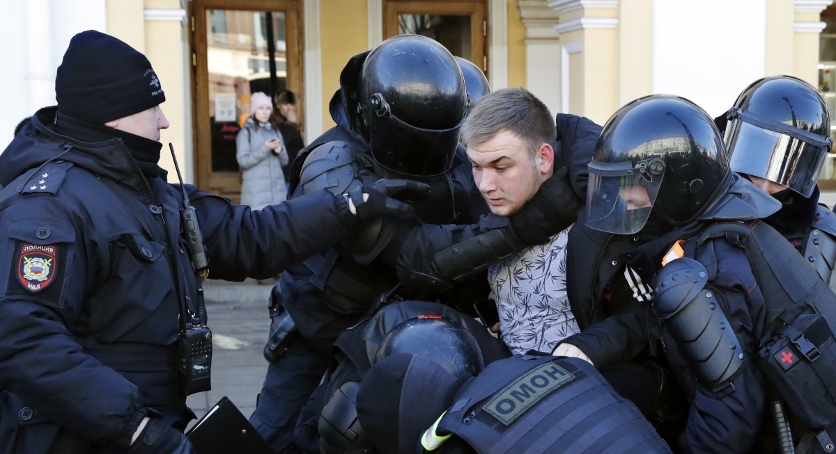 Njemački kancelar: Nemojmo izjednačavati Rusiju i Putina