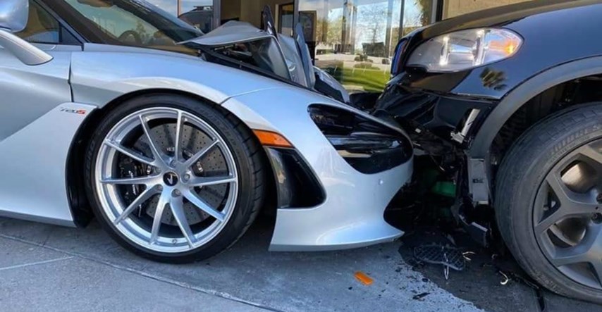 BMW-om pomeo novi McLaren ispred salona, šteta je stravična