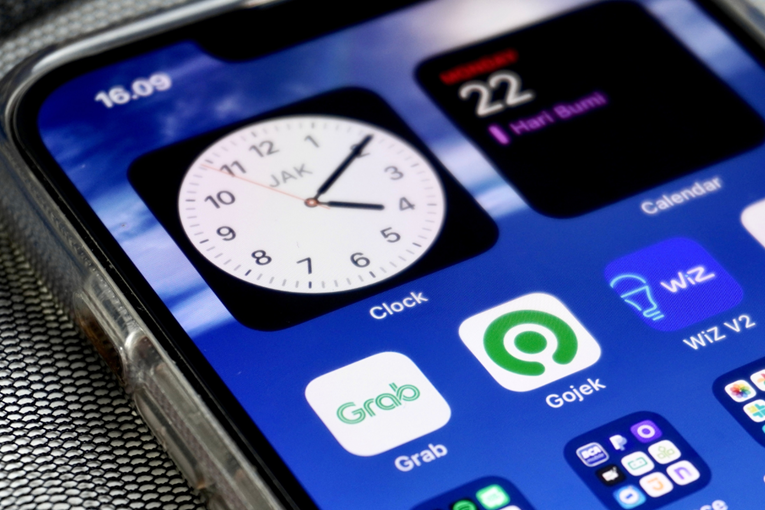 Korisnik iPhonea šokiran "apsurdnom" skrivenom opcijom u aplikaciji Sat