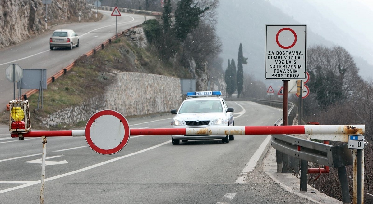 HAK: Auto u kvaru na autocesti A4. Vjetar ometa promet na magistrali