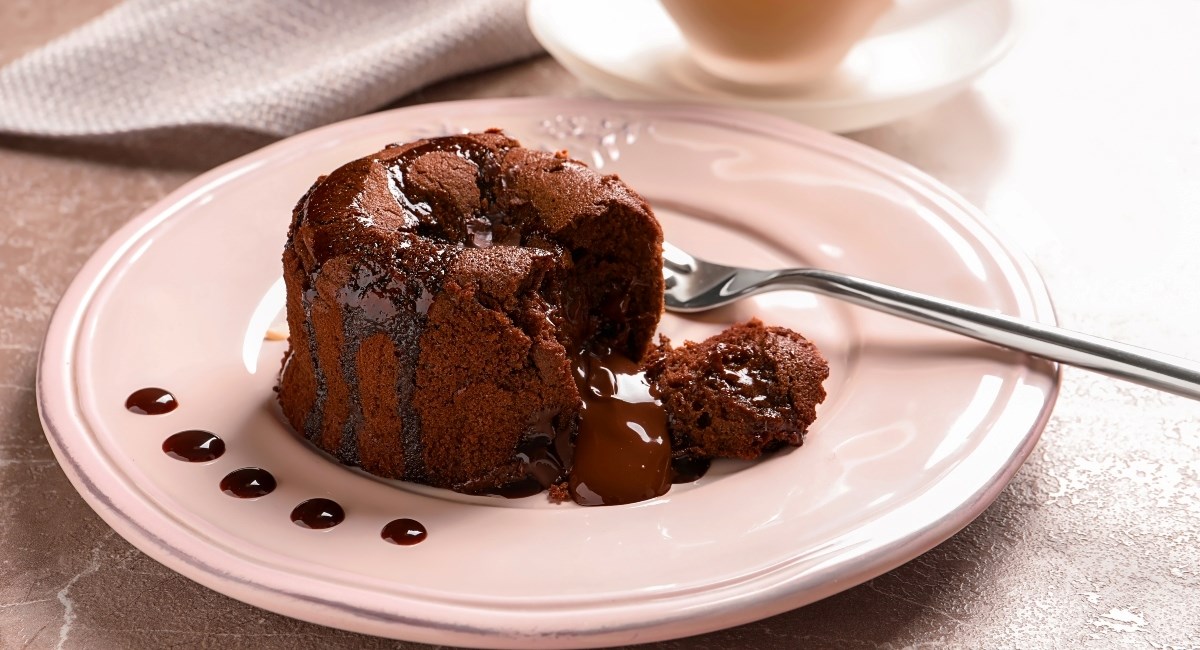 Francuski chef izvadio je čokoladni biskvit prerano iz pećnice i stvorio hit desert