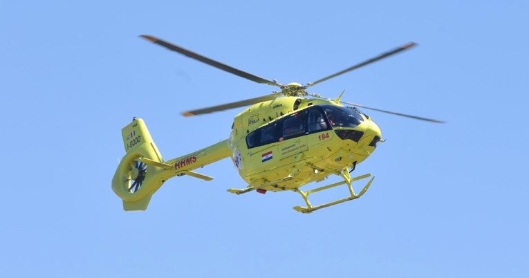 Pacijent s bolovima u trbuhu prevezen helikopterom s Ilovika u Rijeku