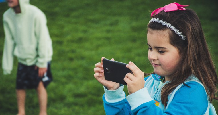 Stručnjaci objasnili kada bi vaše dijete trebalo dobiti prvi mobitel