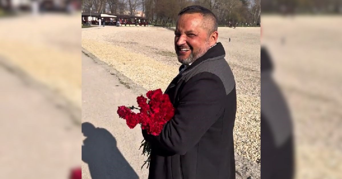 VIDEO Šef zagrebačkog SDP-a ženama dijelio karanfile: "Osjećam se kao ku*va"