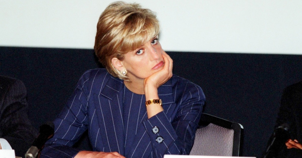 Princ Harry u knjizi otkrio omiljeni parfem princeze Diane, kupio ga je