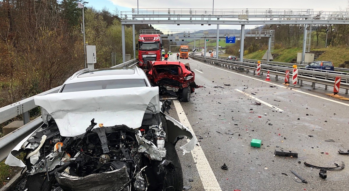 Crnogorac se Porscheom u Švicarskoj zabio u auto, troje poginulih