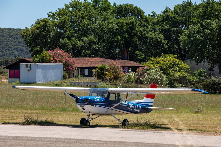 Nakon 50 godina rada usred sezone zatvoren aerodrom u Vrsaru