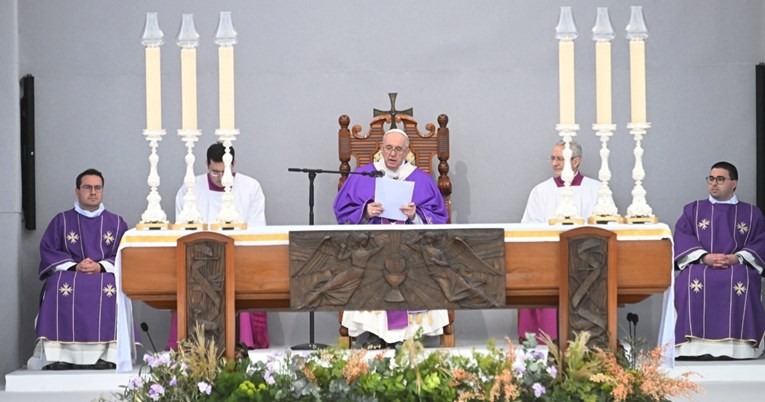 Papa opet osudio rat: Mučenička Ukrajina još živi pod bombama u svetogrdnom ratu