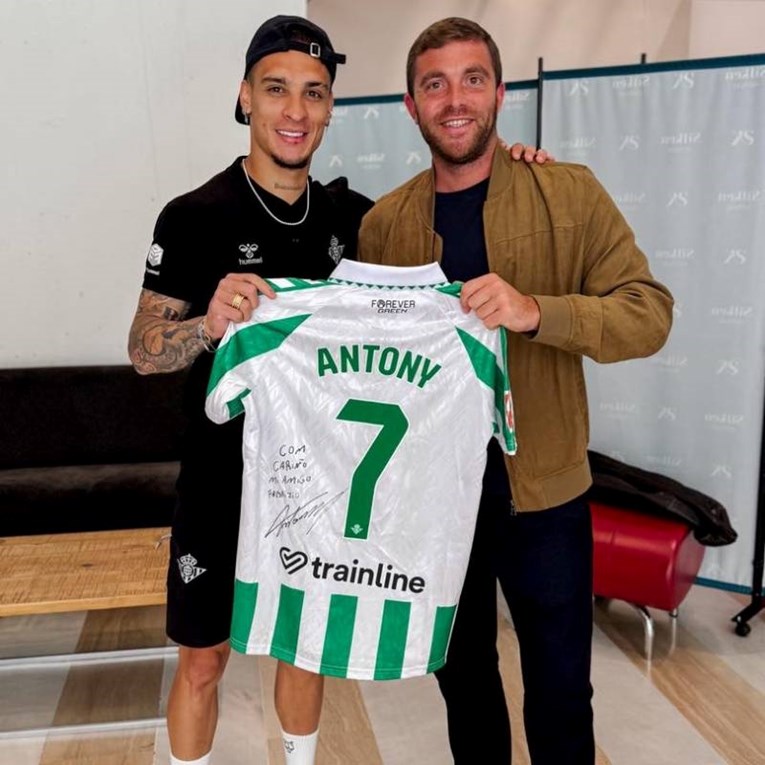 Romano tražio fanove da pogode s kojim se nogometašem susreo. Onda je objavio fotku